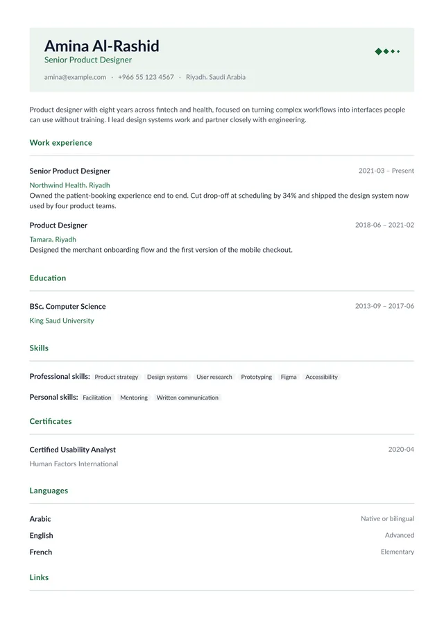 A résumé page rendered in English with the Naqsh template