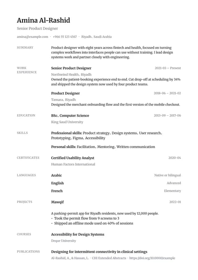 A résumé page rendered in English with the Sutur template